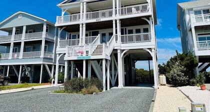 Best Day Ever 4 Bedroom Home by RedAwning