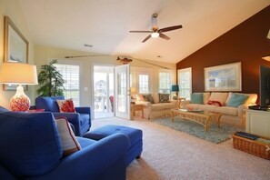 Casa, 3 habitaciones | Área de sala de estar | Televisión, consola de videojuegos y reproductor de DVD