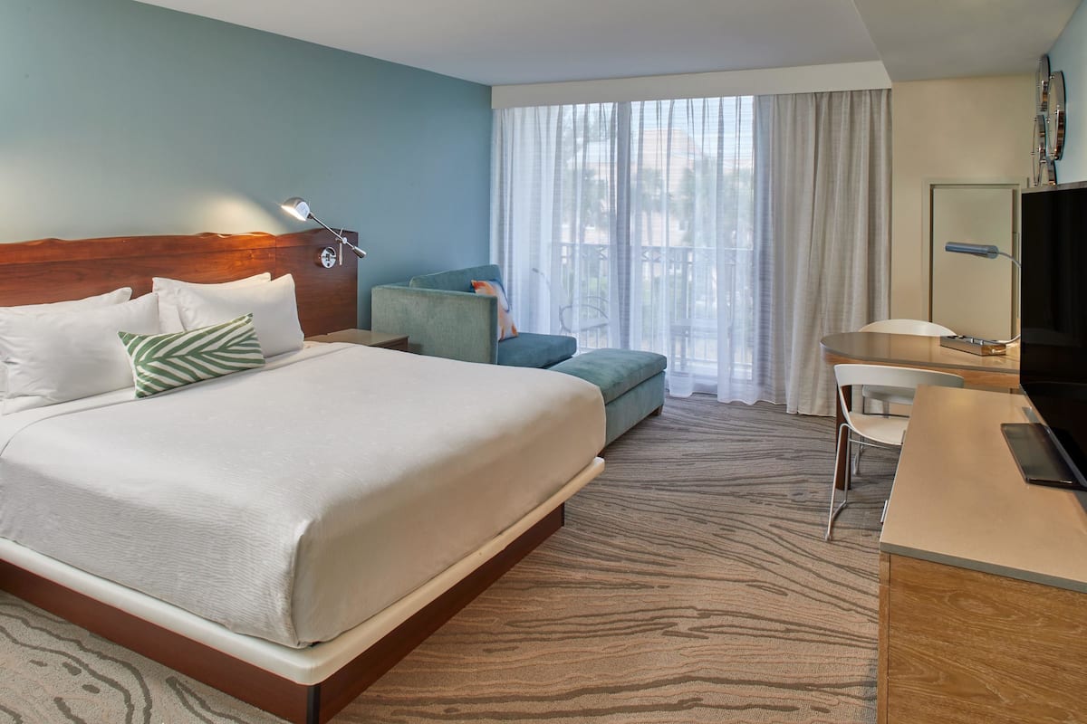 Premium bedding, in-room safe, desk, iron/ironing board