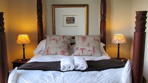 6 bedrooms, premium bedding, desk, rollaway beds