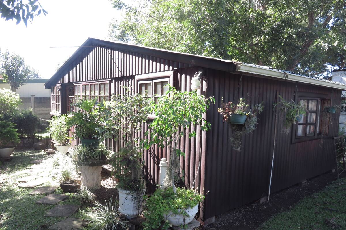 Casa de campo Confort (Rustic Garden) | Ropa de cama de alta calidad y caja de seguridad en la habitación
