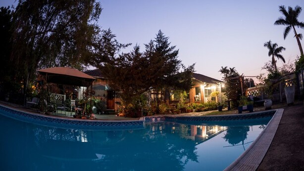 Outdoor pool - Jean Lee Bed & Breakfast (Pietermaritzburg)