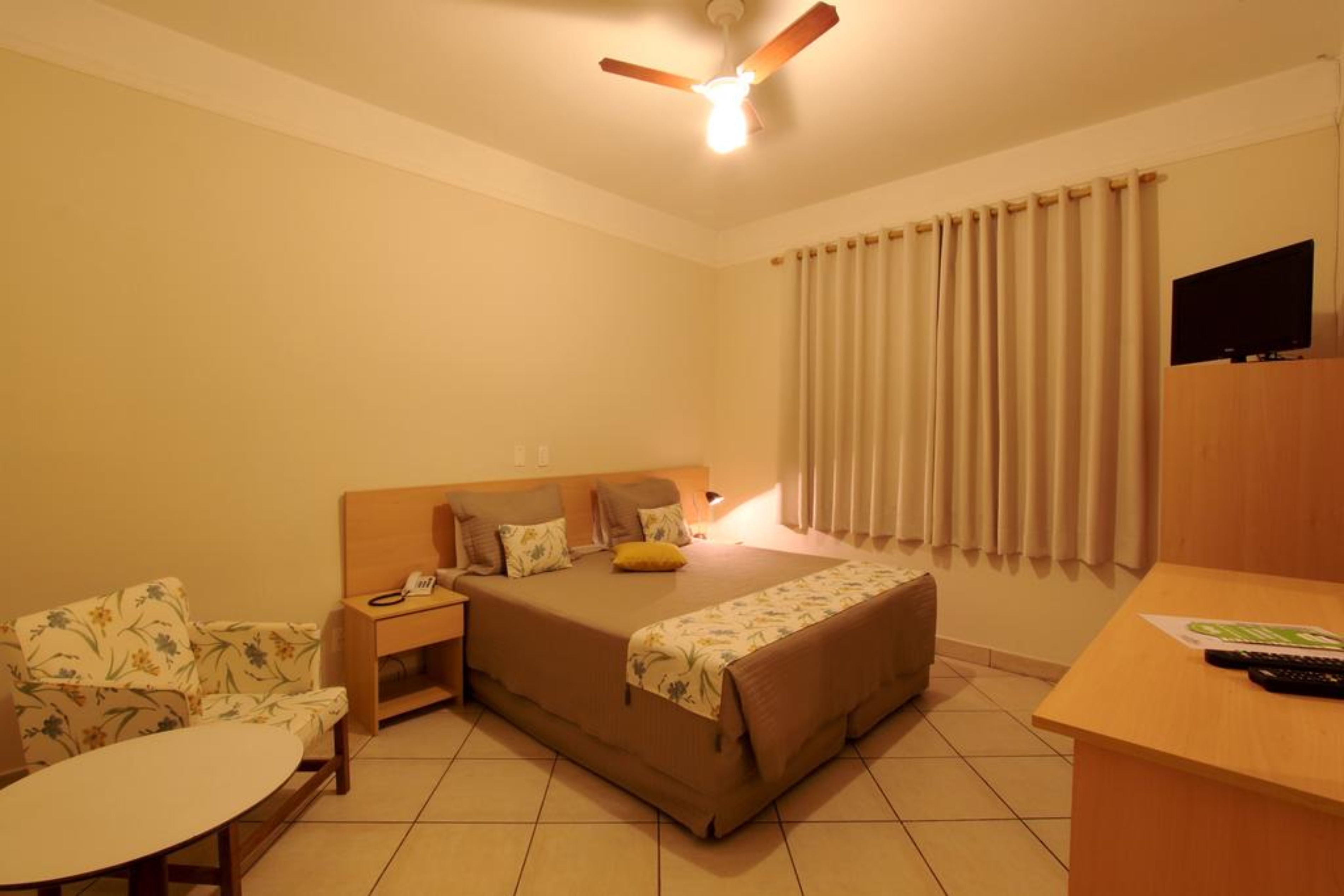 double room | minibar, desk, free cots/infant beds, free wifi