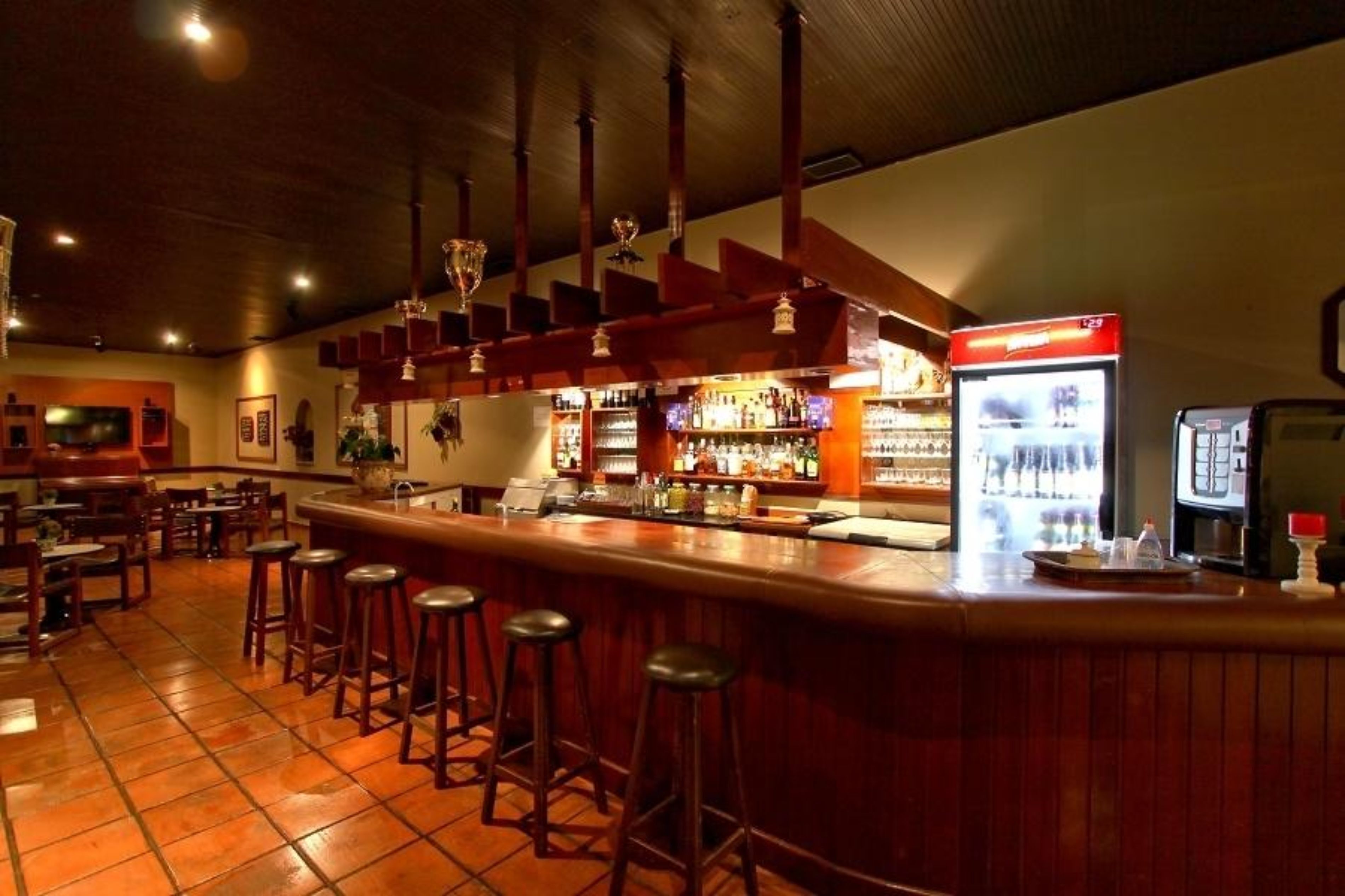 2 bars/lounges, poolside bar