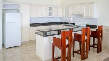 Three Bedroom Penthouse, Ocean View | 3 bilik tidur, Wi-fi percuma, cadar katil