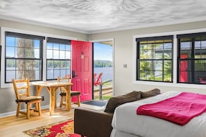 Lakeside Suite | Pillowtop beds, desk, blackout drapes, free WiFi - Great Pines (Old Forge)
