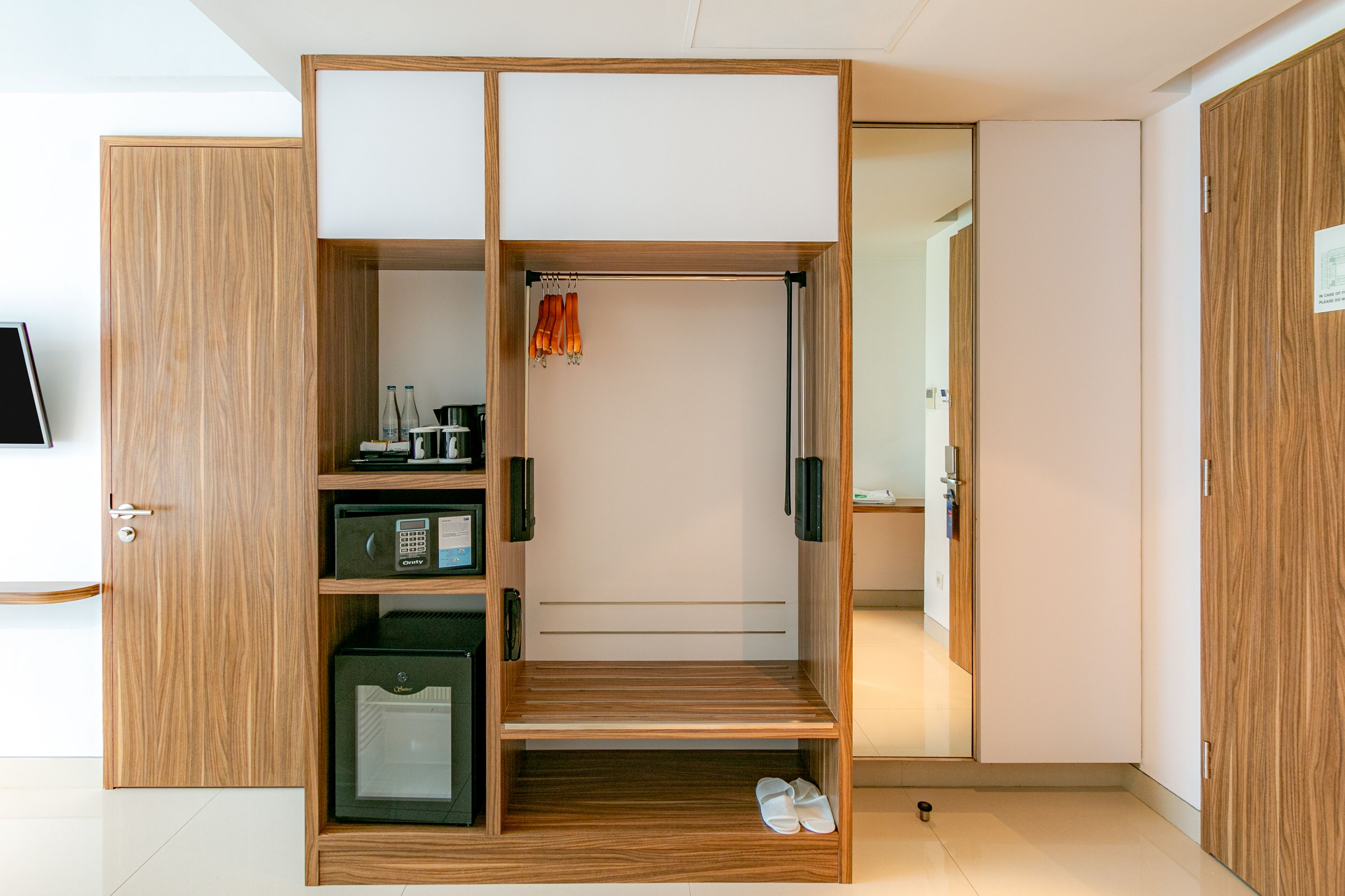 standard room, 1 queen bed, accessible (with free breakfast) | wardrobe