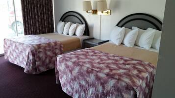 Chambre Ăconomique, 2 lits doubles | Bureau, lits bĂ©bĂ© (en supplĂ©ment), lits pliants/supplĂ©mentaires