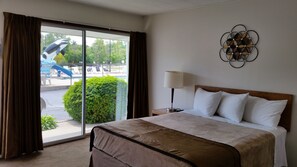 Basic Room, 1 Queen Bed | Desk, cribs/infant beds, rollaway beds, free WiFi