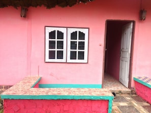 4 Bedroom Fan, 2 Bathroom | Desk, free WiFi