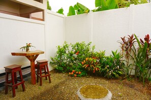 Kahden hengen standard-huone, 2 yhden hengen sänkyä | Terassi/patio