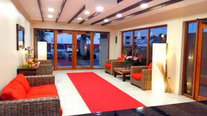 Coin salon dans le hall