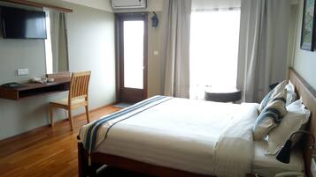 Minibar, in-room safe, desk, free WiFi