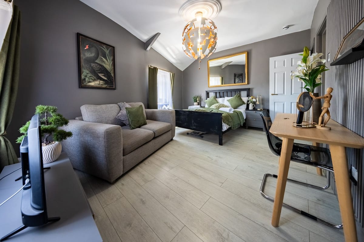 Premier Studio, Ensuite (Studio 3 - Sioni)