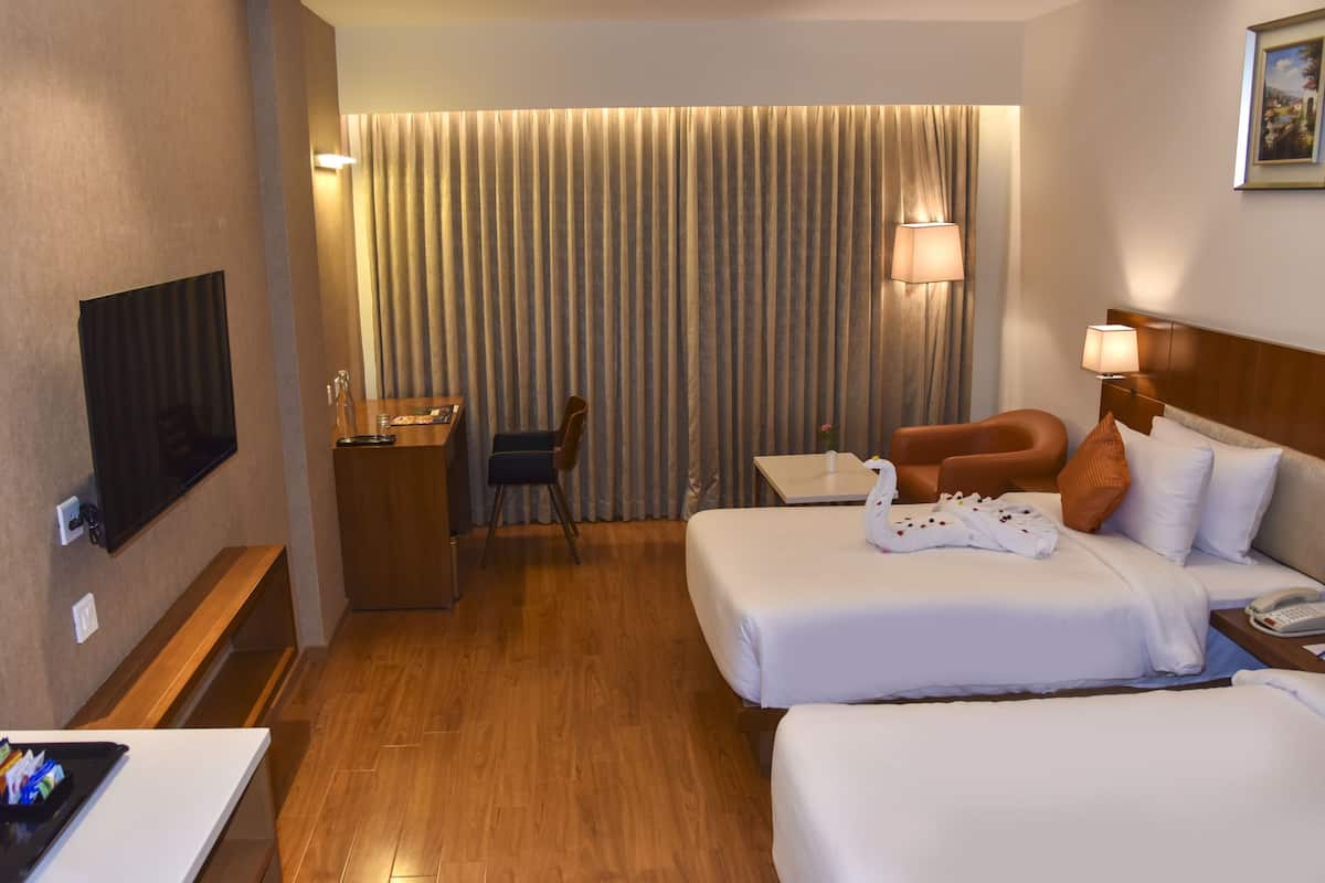 1 bedroom, in-room safe, desk, laptop workspace