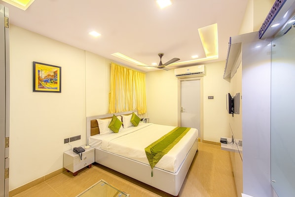 In-room safe, desk, iron/ironing board, free WiFi