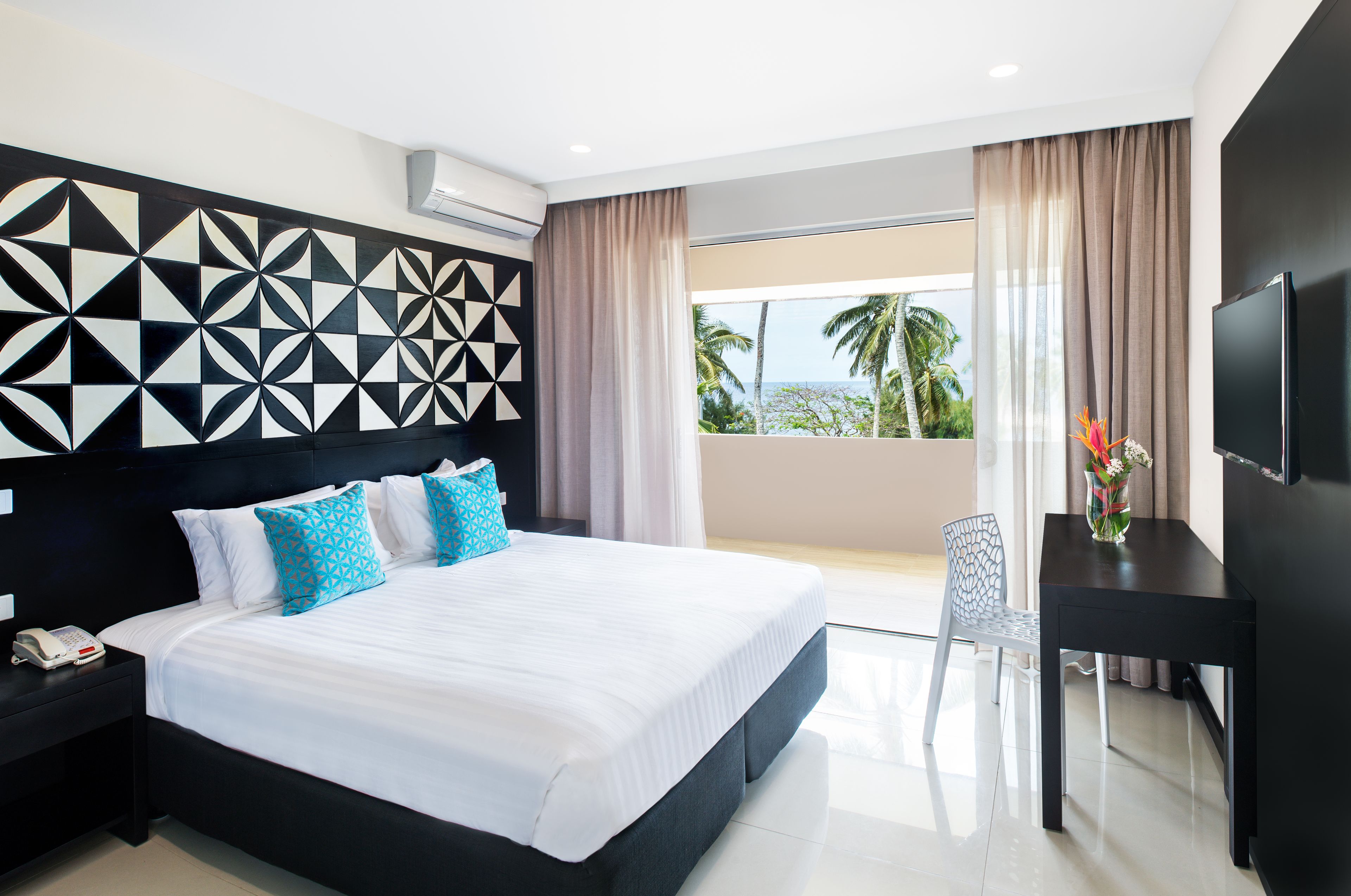 Suite, Ocean View | Premium bedding, in-room safe, free cribs/infant beds, rollaway beds