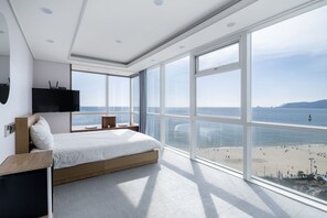 Habitación Deluxe doble | Decoración individual, mobiliario individual, wifi gratis y ropa de cama