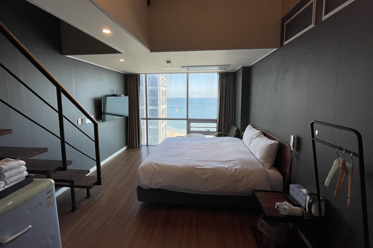 Decoración personalizada, muebles diferentes y wifi gratis