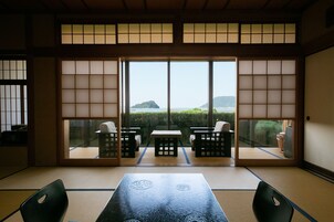 Minibar, in-room safe, desk, free WiFi