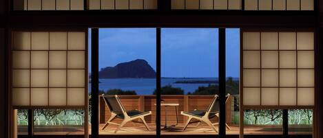 Minibar, Zimmersafe, Schreibtisch, kostenloses WLAN