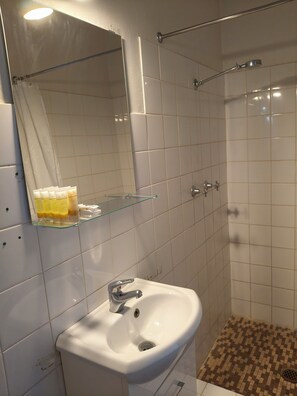 Self Contained 2 Bedroom Apartment | Bathroom | Shower, free toiletries, towels