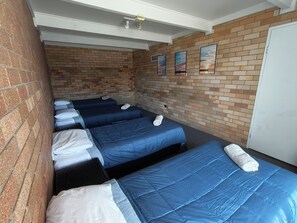 Large 2 Bedroom Apartment | Desk, iron/ironing board, free WiFi, bed sheets