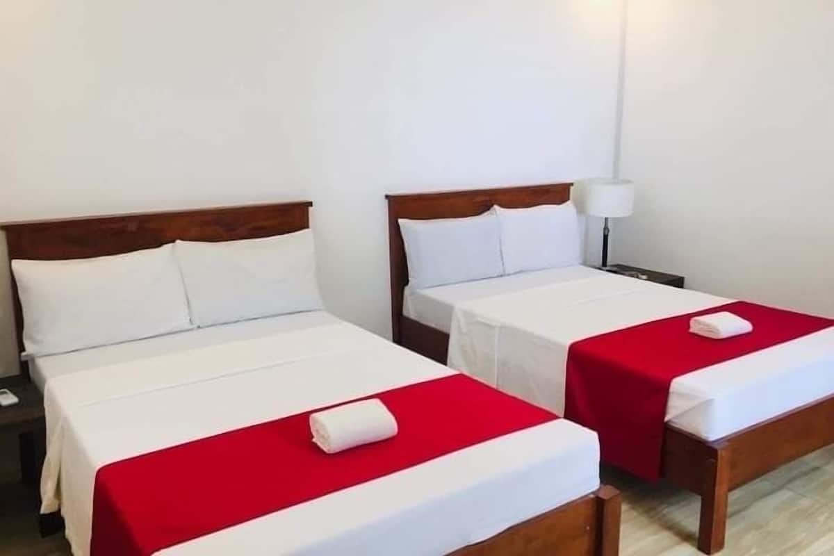 Deluxe Twin Room | Individually furnished, desk, laptop workspace, blackout drapes