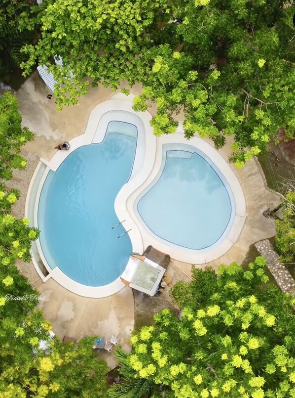 Outdoor pool, open 7:00 AM to 7:00 PM, free pool cabanas, pool umbrellas - Santander Pebbles Beach Resort (Santander)