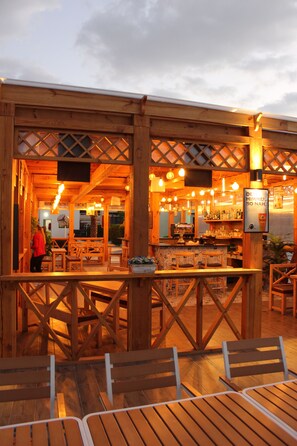 4 restaurants, breakfast, lunch, dinner served; German cuisine