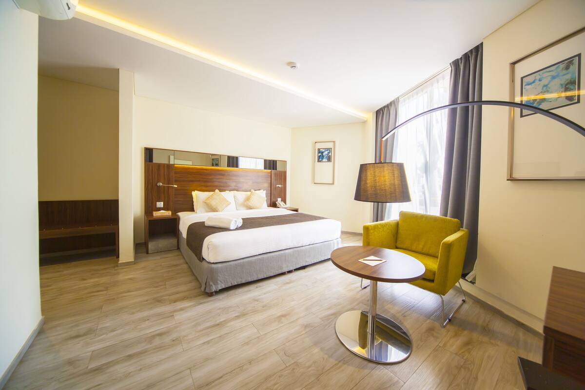 Deluxe Suite, 1 King Bed, Smoking, Pool View | In-room safe, individually furnished, desk, soundproofing