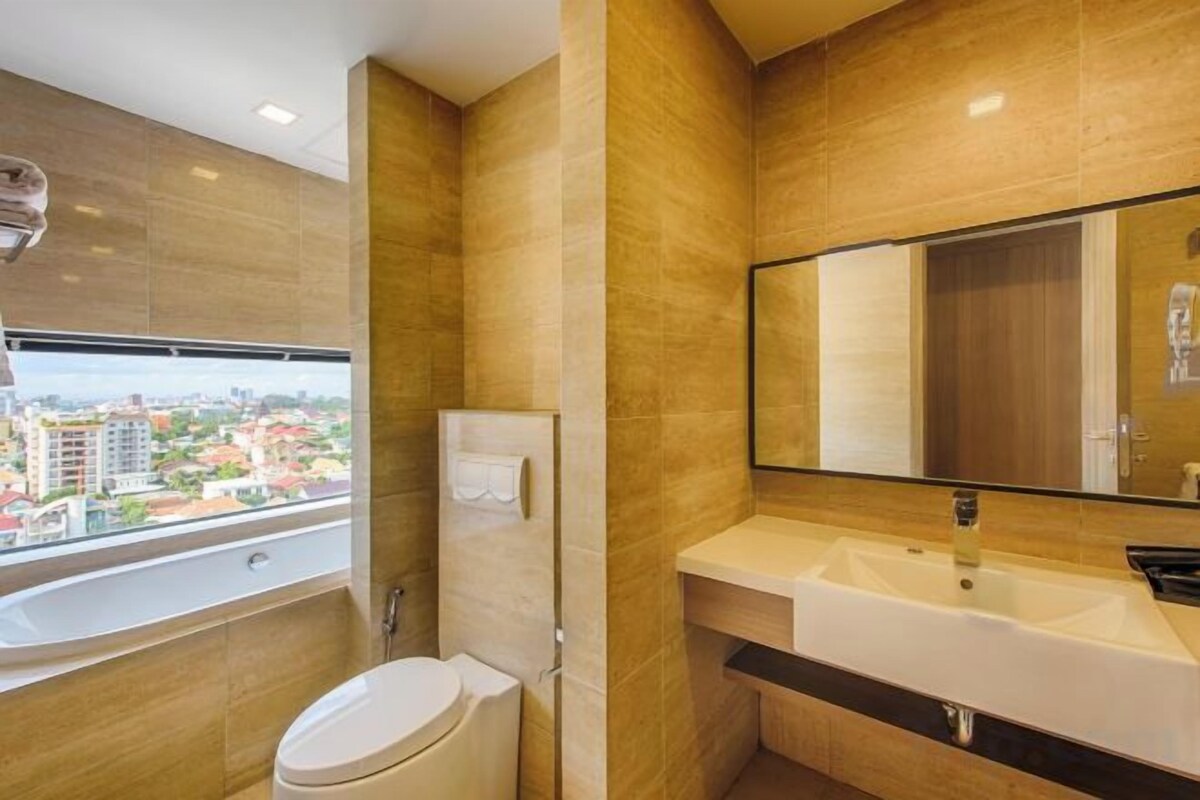 Bathroom | Separate tub and shower, deep soaking tub, rainfall showerhead