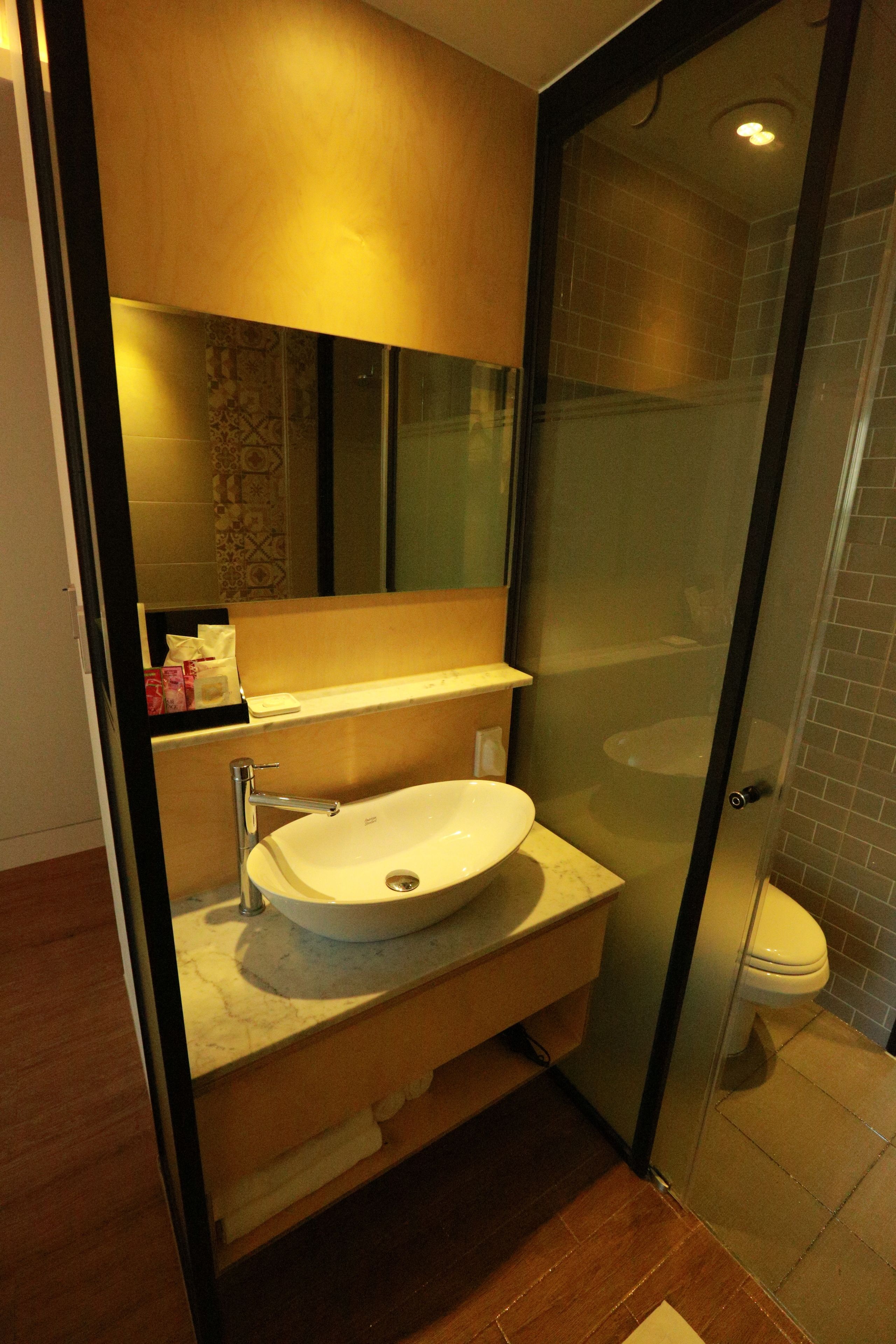 shower, rainfall showerhead, free toiletries, hair dryer