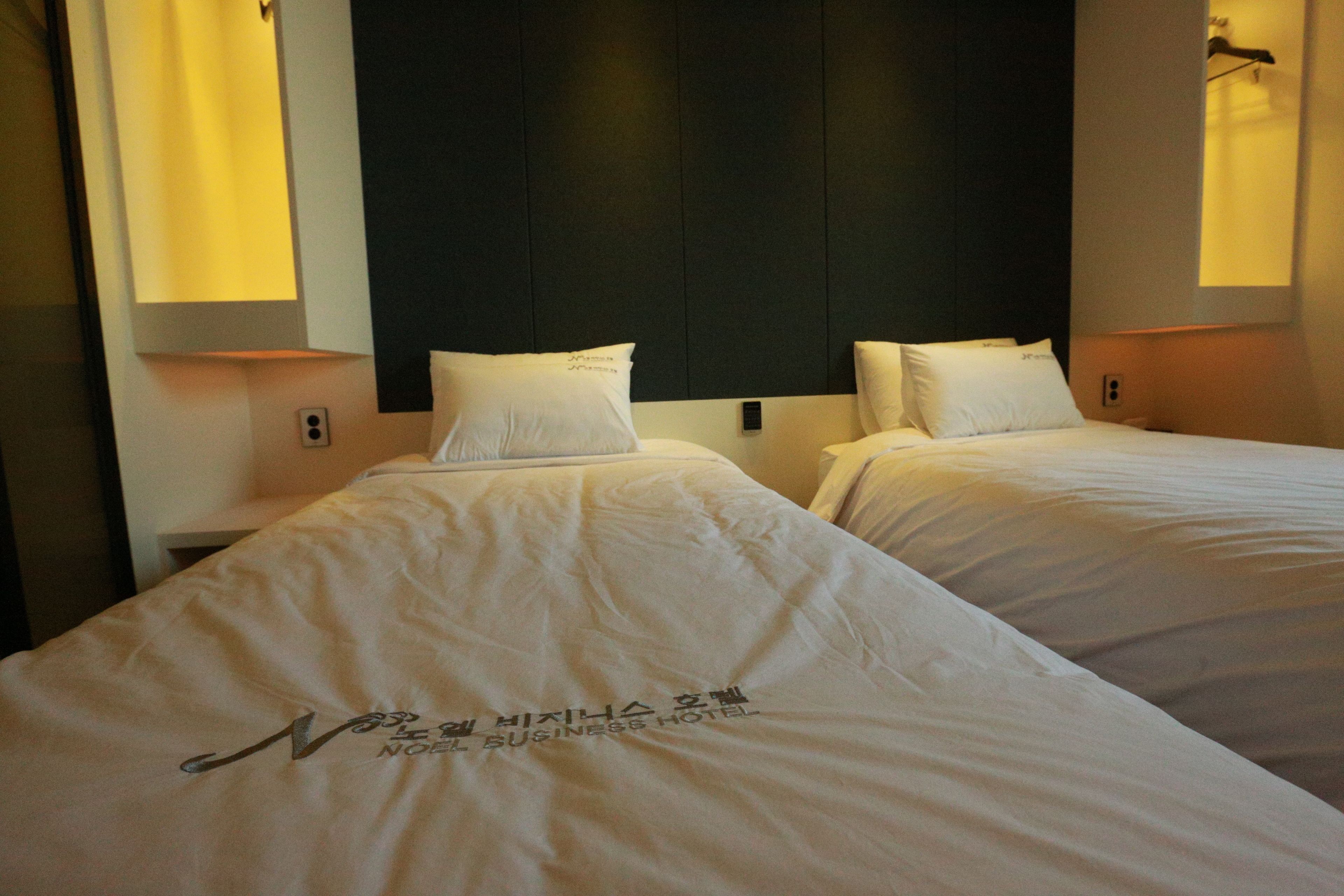 deluxe twin room | desk, laptop workspace, soundproofing, free wifi