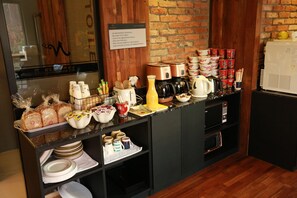 Petit déjeuner servi tous les jours en supplément
