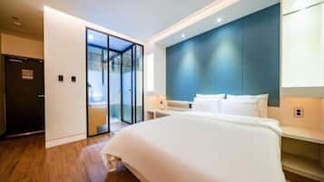 Deluxe Double Room, 1 Bedroom | Desk, laptop workspace, soundproofing, free WiFi