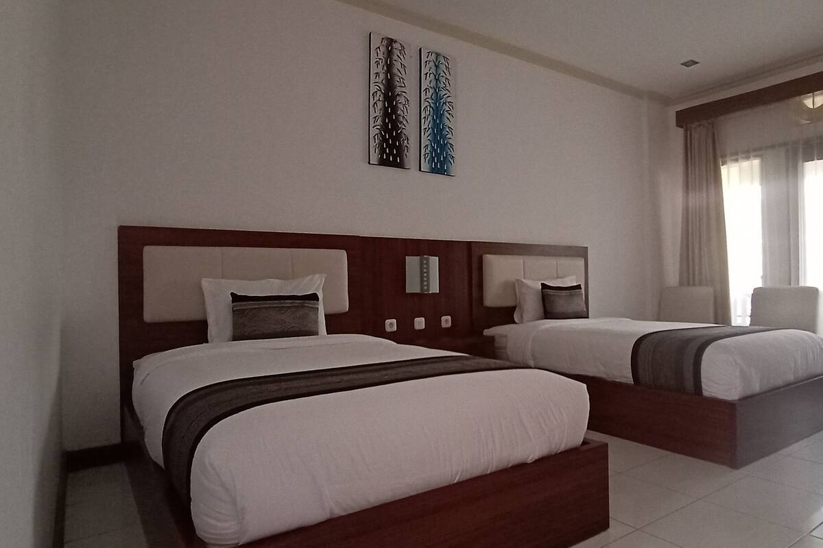 Superior Twin Room | Minibar, in-room safe, desk, WiFi (free)
