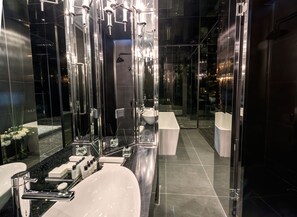 Suite Double Room | Bathroom | Hair dryer, bathrobes, slippers, bidet - Hotel The Designers Kondae (Seoul)