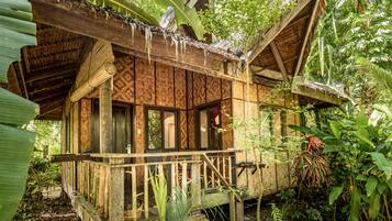 Neljän hengen perhehuone, 2 makuuhuonetta, puutarha-alue | Terassi/patio