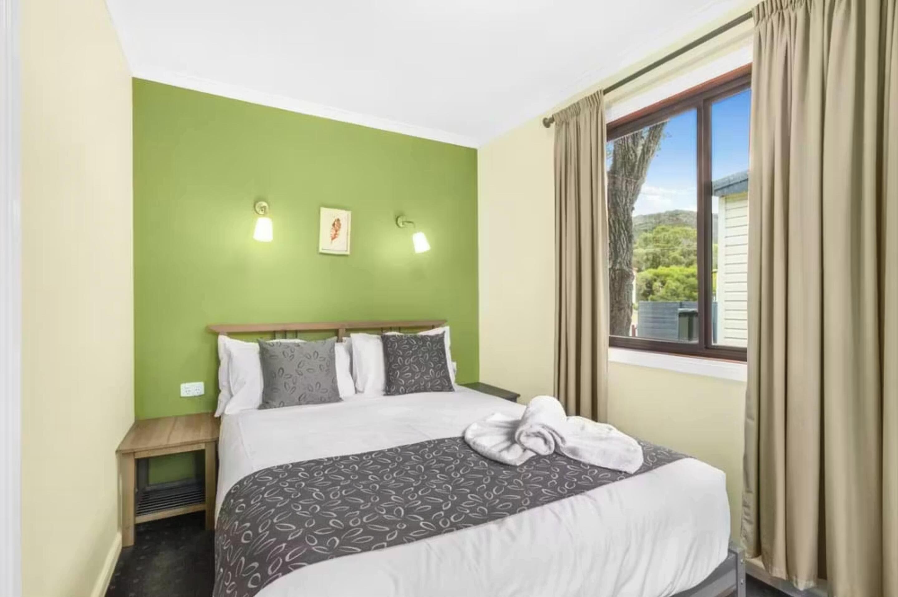 Deluxe Cabin - Sleeps 2 | Màn/rèm cản sáng, bàn ủi/dụng cụ ủi quần áo 