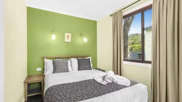 Deluxe Cabin - Sleeps 2 | Blackout curtains, iron/ironing board (on request)