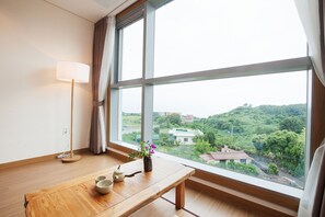 ルーム オーシャンビュー | ミニバー (無料)、デスク、遮光カーテン、防音設備