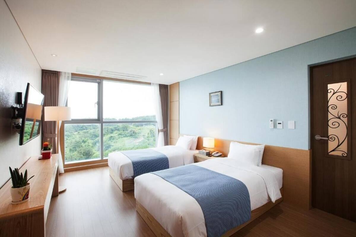 Suite, Ocean View (You Us) | Minibar (free items), desk, blackout drapes, soundproofing