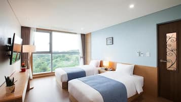 Suite, pemandangan samudra (You Us) | Minibar gratis, meja kerja, tirai kedap cahaya, dan kedap suara