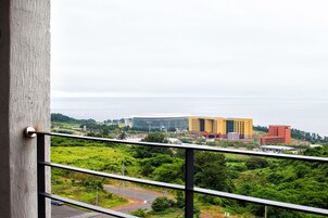Pemandangan dari bilik