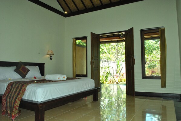 Deluxe-huone, näköala puutarhaan | Työpöytä, ilmainen Wi-Fi