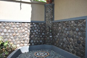 Deluxe Room, Garden View | Bathroom - Van Karning Bungalow (Pemuteran)