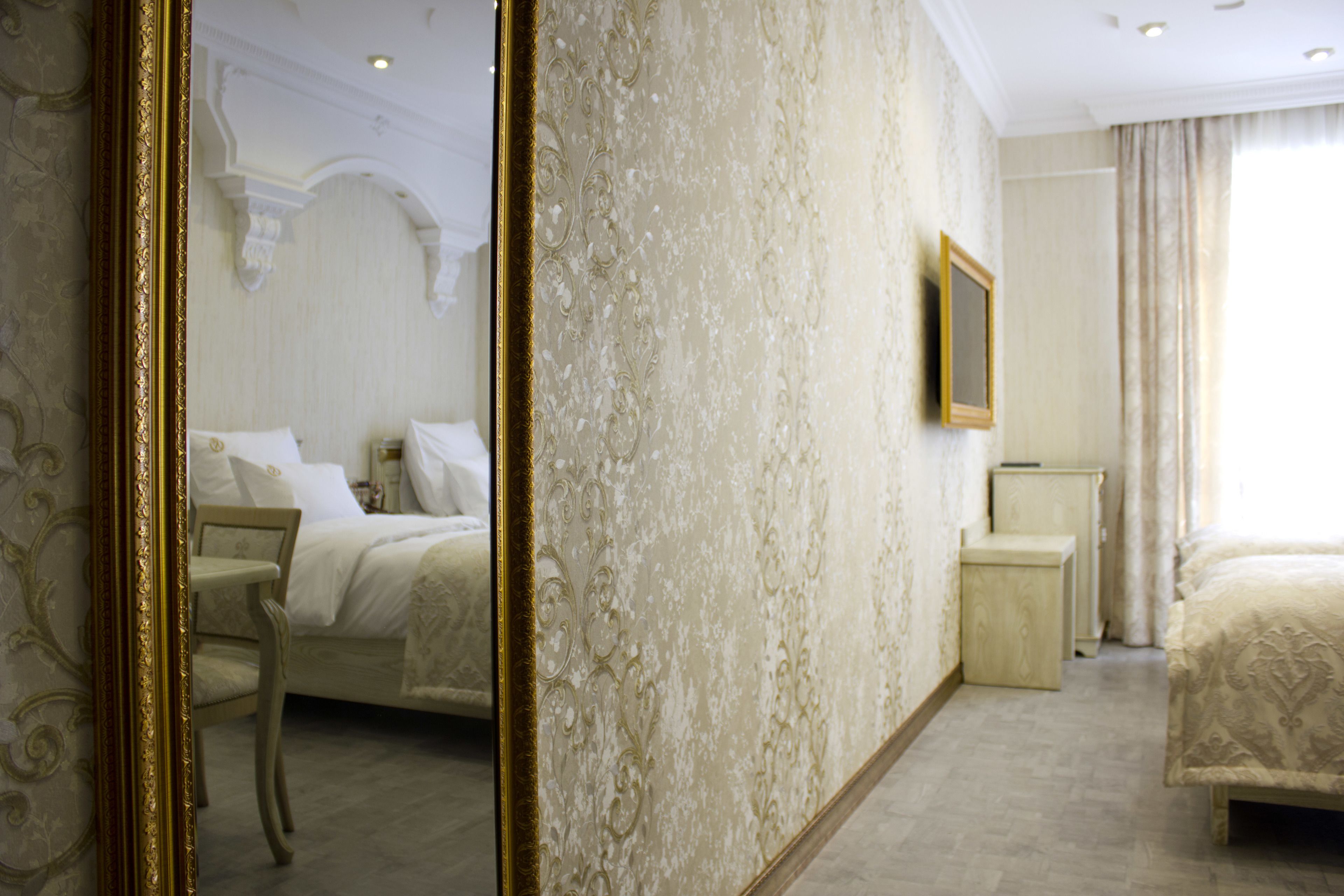 Dobbelt- eller tomannsrom, eget bad | Sengetøy i egyptisk bomull, minibar og individuelt dekorert