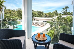 One Bed Suite | บริเวณนั่งเล่น | ทีวีจอแอลซีดี 32 นิ้ว พร้อมช่องดาวเทียม, ทีวี, เครื่องเล่นดีวีดี
