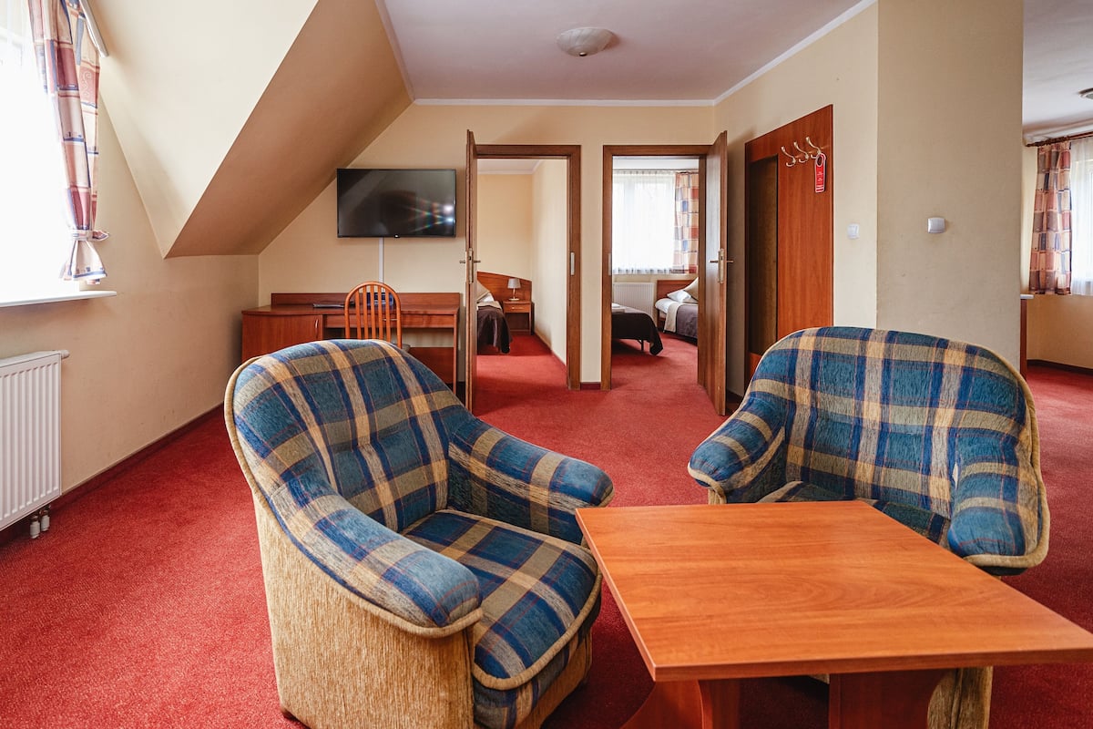 Apartment, 2 Bedrooms (4 adults no direct access to therms) | Living area
